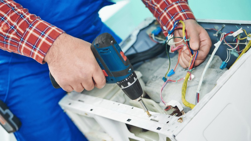 Güngören Eminçelik Eminçelik çamaşır makinesi kart tamiri – Su almama arızası orijinal parça ile giderildi. - Teknik servis örneği